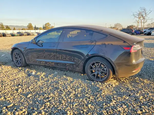 5YJ3E1EB0MF047924 2021 TESLA MODEL 3 - Image 2