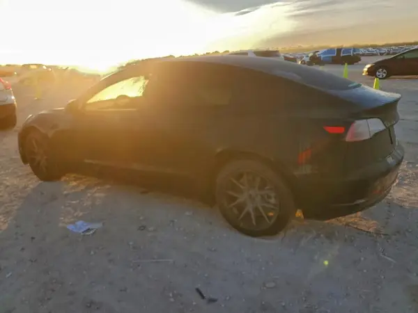 5YJ3E1EB0MF055957 2021 TESLA MODEL 3 - Image 2