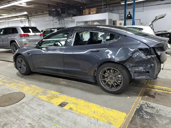 5YJ3E1EB0MF069843 2021 TESLA MODEL 3 - Image 2
