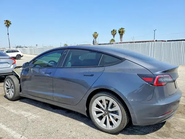 5YJ3E1EB0MF072046 2021 TESLA MODEL 3 - Image 2