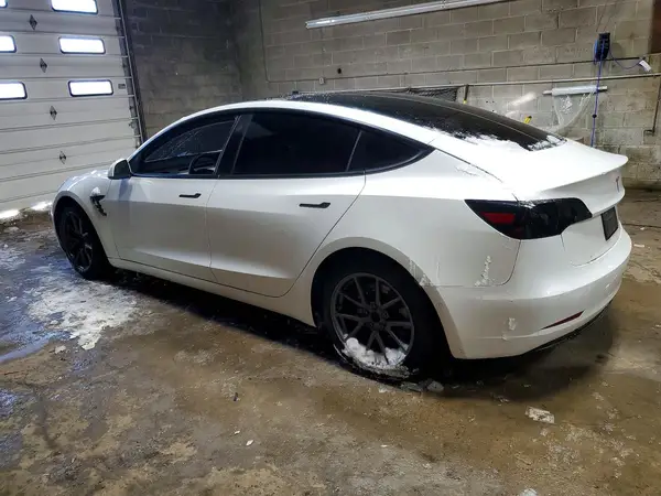 5YJ3E1EB0MF860325 2021 TESLA MODEL 3 - Image 2