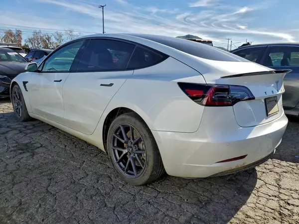 5YJ3E1EB0MF879103 2021 TESLA MODEL 3 - Image 2