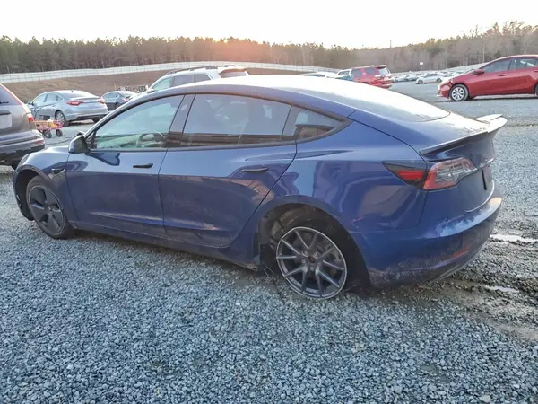 5YJ3E1EB0NF106049 2022 TESLA MODEL 3 - Image 2
