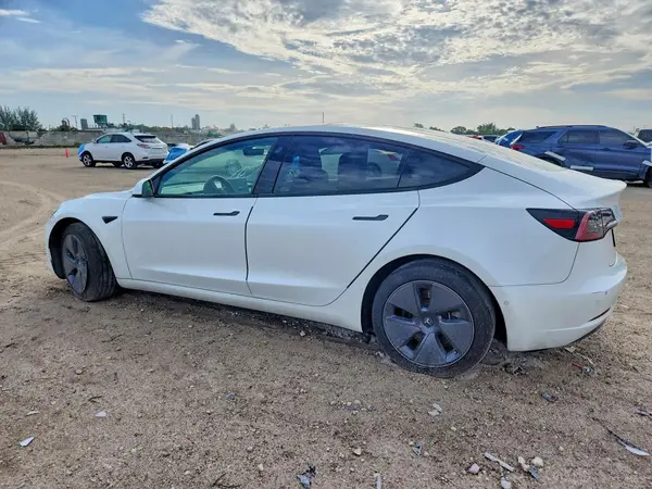 5YJ3E1EB0NF110781 2022 TESLA MODEL 3 - Image 2