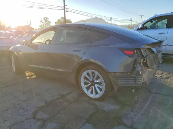 5YJ3E1EB0NF131808 2022 TESLA MODEL 3 - Image 2