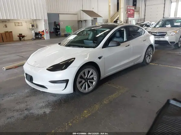 5YJ3E1EB0NF143943 2022 TESLA MODEL 3 - Image 2