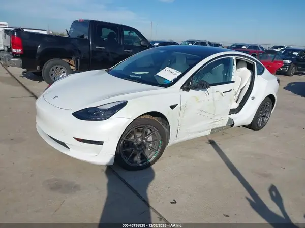 5YJ3E1EB0NF177705 2022 TESLA MODEL 3 - Image 2