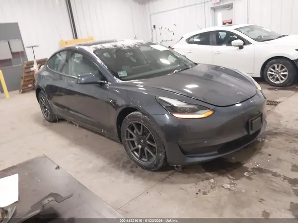 5YJ3E1EB0NF192205 2022 TESLA MODEL 3 - Image 1