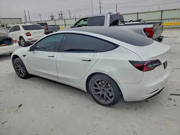 5YJ3E1EB0NF192737 2022 TESLA MODEL 3 - Image 2