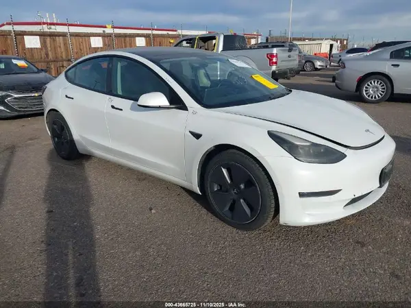 5YJ3E1EB0NF194746 2022 TESLA MODEL 3 - Image 1