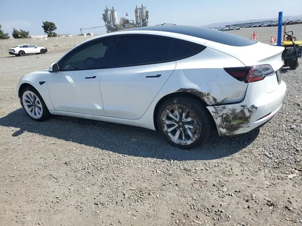 5YJ3E1EB0NF196996 2022 TESLA MODEL 3 - Image 2