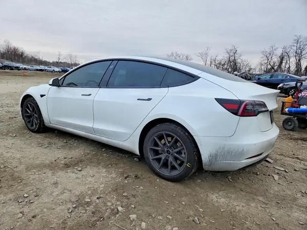 5YJ3E1EB0NF197050 2022 TESLA MODEL 3 - Image 2