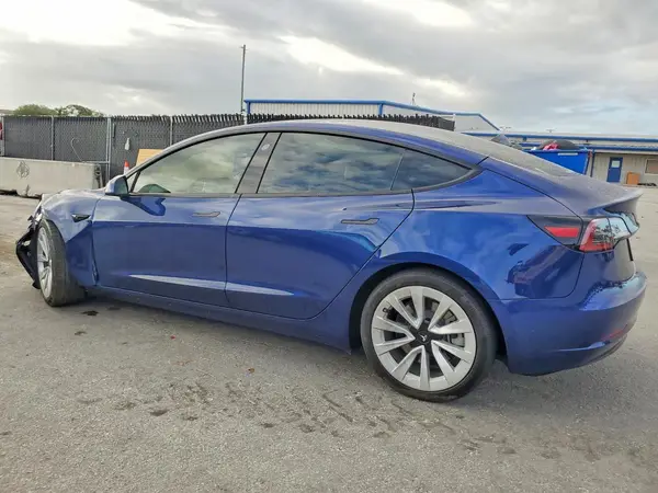 5YJ3E1EB0NF205258 2022 TESLA MODEL 3 - Image 2