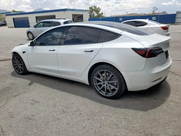 5YJ3E1EB0NF210136 2022 TESLA MODEL 3 - Image 2