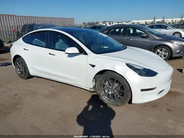 5YJ3E1EB0NF231603 2022 TESLA MODEL 3 - Image 1