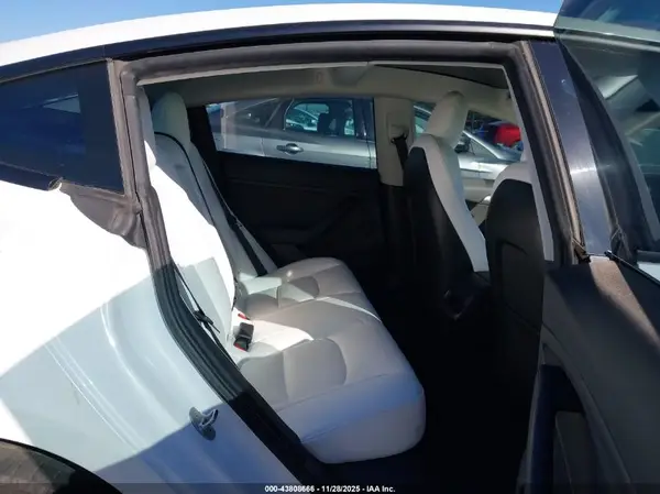 5YJ3E1EB0NF231603 2022 TESLA MODEL 3 - Image 8