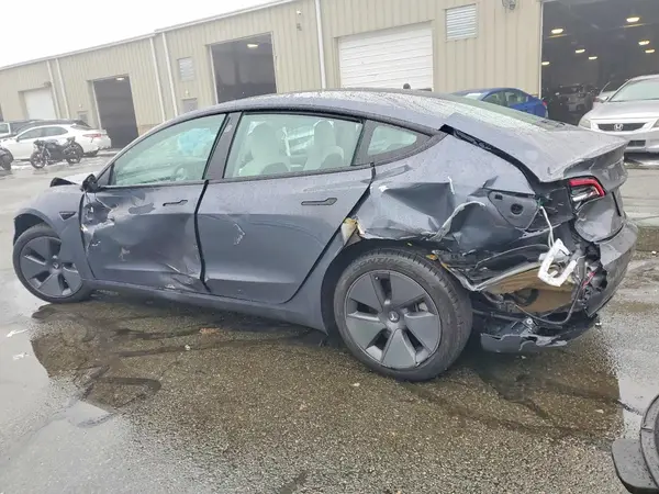 5YJ3E1EB0NF241662 2022 TESLA MODEL 3 - Image 2