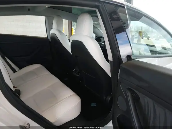 5YJ3E1EB0NF269784 2022 TESLA MODEL 3 - Image 8