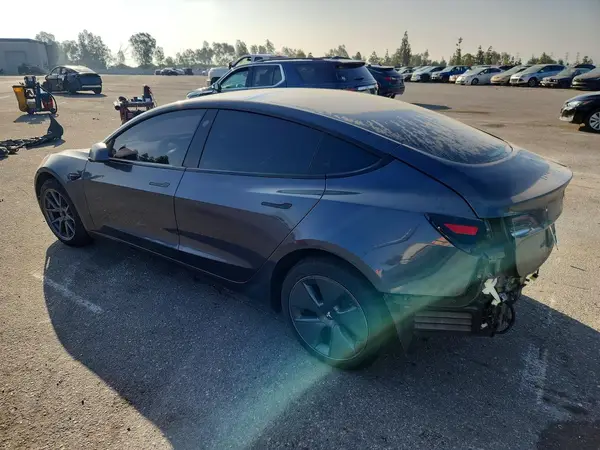 5YJ3E1EB0NF275701 2022 TESLA MODEL 3 - Image 2