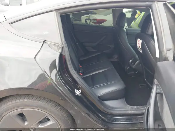 5YJ3E1EB0NF285595 2022 TESLA MODEL 3 - Image 8