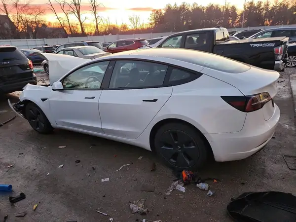 5YJ3E1EB0NF323004 2022 TESLA MODEL 3 - Image 2