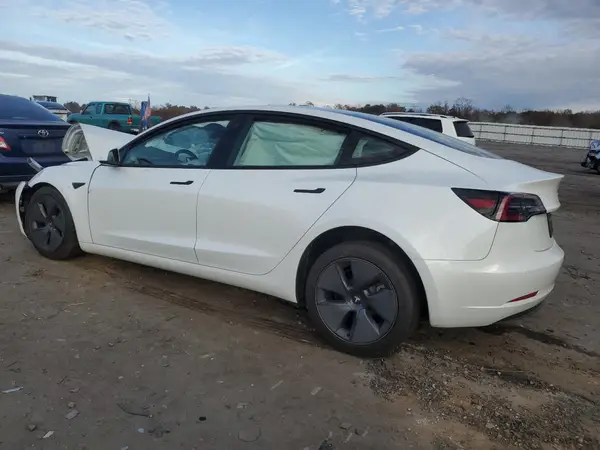 5YJ3E1EB0NF332138 2022 TESLA MODEL 3 - Image 2