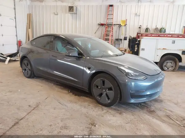 5YJ3E1EB0NF332382 2022 TESLA MODEL 3 - Image 1