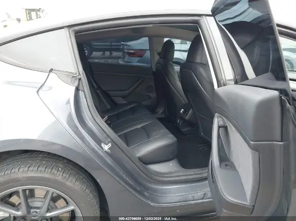 5YJ3E1EB0NF335279 2022 TESLA MODEL 3 - Image 8
