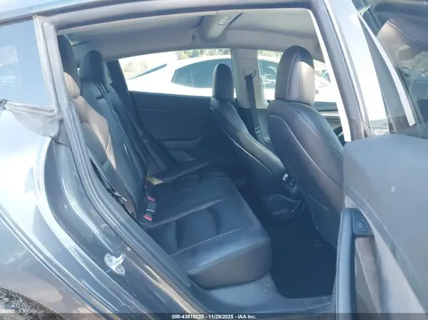 5YJ3E1EB0NF359534 2022 TESLA MODEL 3 - Image 8