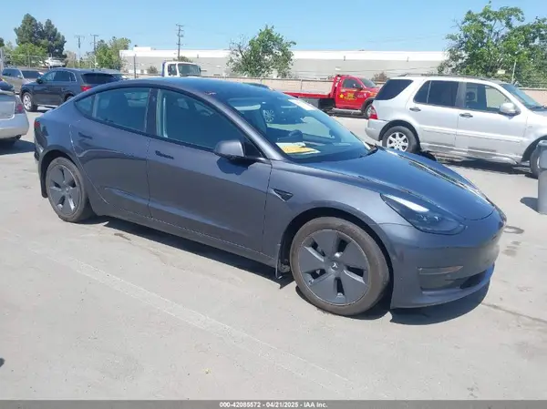 5YJ3E1EB0NF364989 2022 TESLA MODEL 3 - Image 1