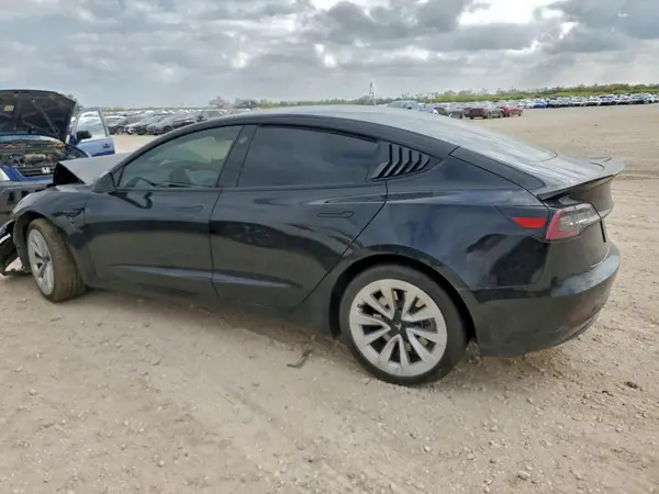 5YJ3E1EB0PF390530 2023 TESLA MODEL 3 - Image 2