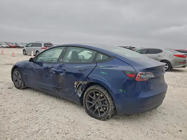 5YJ3E1EB0PF392388 2023 TESLA MODEL 3 - Image 2