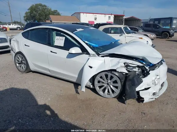 5YJ3E1EB0PF392696 2023 TESLA MODEL 3 - Image 1