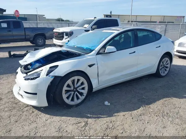 5YJ3E1EB0PF392696 2023 TESLA MODEL 3 - Image 2