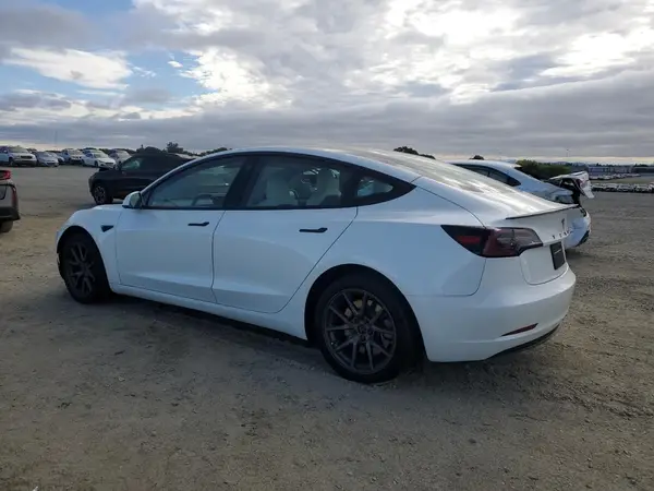 5YJ3E1EB0PF603945 2023 TESLA MODEL 3 - Image 2