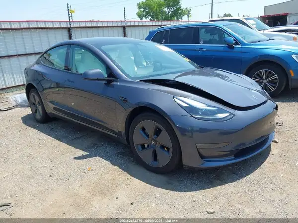 5YJ3E1EB0PF631633 2023 TESLA MODEL 3 - Image 1