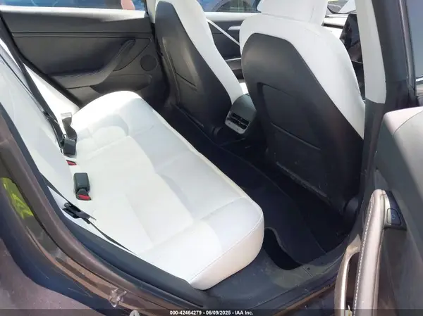 5YJ3E1EB0PF631633 2023 TESLA MODEL 3 - Image 8