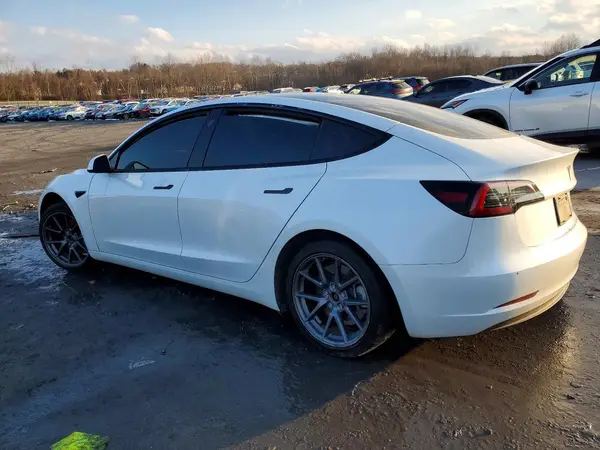 5YJ3E1EB0PF637304 2023 TESLA MODEL 3 - Image 2