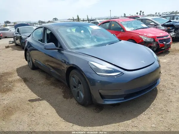 5YJ3E1EB0PF675745 2023 TESLA MODEL 3 - Image 1