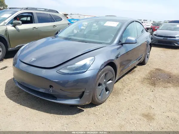 5YJ3E1EB0PF675745 2023 TESLA MODEL 3 - Image 2