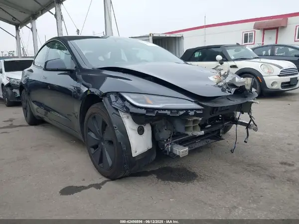 5YJ3E1EB0RF735588 2024 TESLA MODEL 3 - Image 1