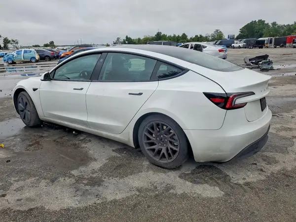 5YJ3E1EB0RF820821 2024 TESLA MODEL 3 - Image 2
