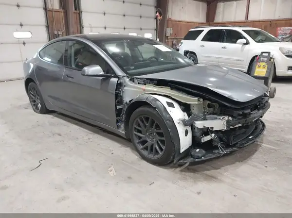 5YJ3E1EB0RF860736 2024 TESLA MODEL 3 - Image 1