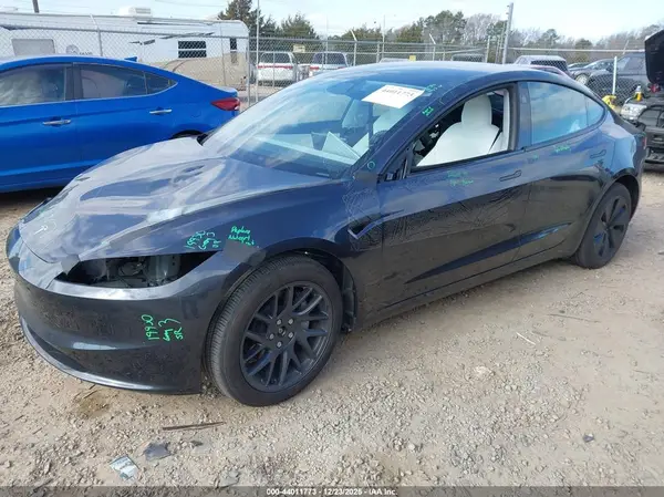 5YJ3E1EB0SF014046 2025 TESLA MODEL 3 - Image 2