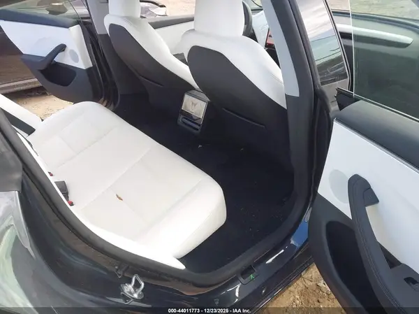 5YJ3E1EB0SF014046 2025 TESLA MODEL 3 - Image 8