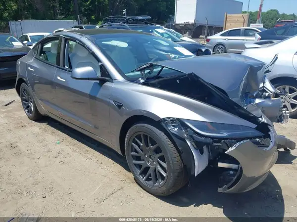 5YJ3E1EB0SF016895 2025 TESLA MODEL 3 - Image 1