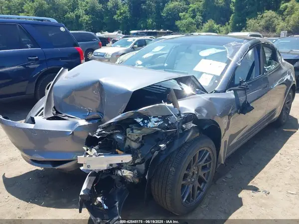 5YJ3E1EB0SF016895 2025 TESLA MODEL 3 - Image 2