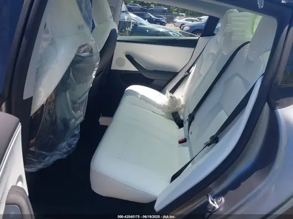 5YJ3E1EB0SF016895 2025 TESLA MODEL 3 - Image 8