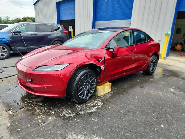 5YJ3E1EB0SF017528 2025 TESLA MODEL 3 - Image 1