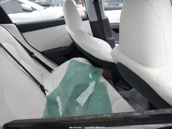 5YJ3E1EB0SF032532 2025 TESLA MODEL 3 - Image 8